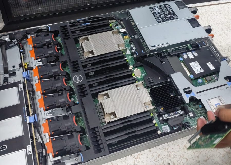 iotamine-delhi-datacenter-server-rack.